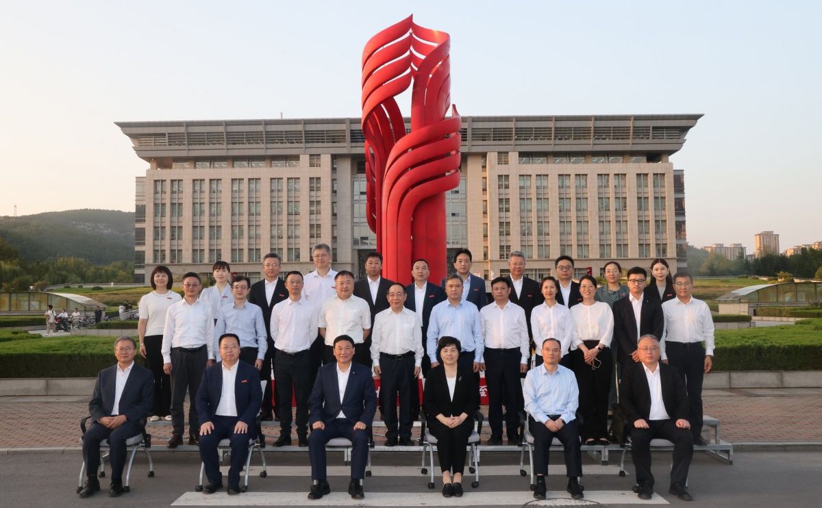 济南大学与中国中材国际工程股份有限公司战略合作座谈会召开
