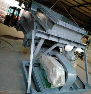 往复式给煤机车间生产现场